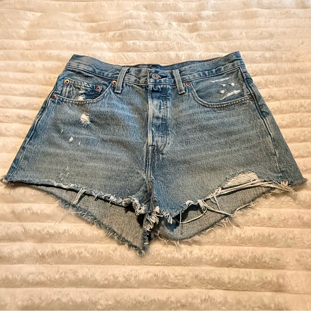 Levi's 501 Denim Shorts in Medium Blue